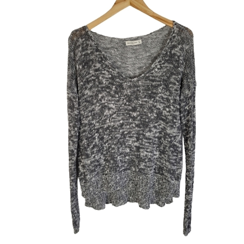 Abercrombie & Fitch gray v-neck pullover sweater